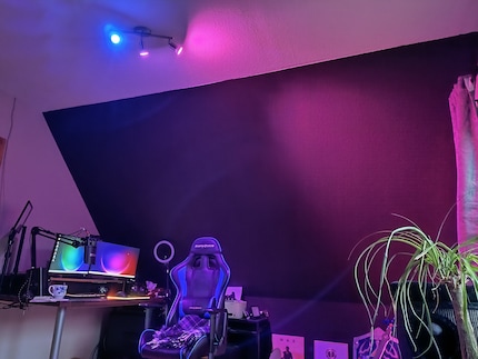 La stanza diventa colorata con le tre lampadine, ma l'avevo immaginata diversamente.