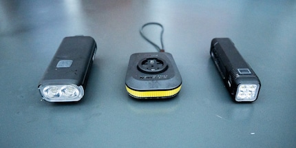 Per un confronto: a sinistra il BBB «StrikeDuo», al centro il Ravemen «FR300» e a destra il knog. «Blinder».