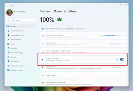 Nella casella contrassegnata in rosso, attiva la visualizzazione della percentuale della batteria nelle impostazioni.