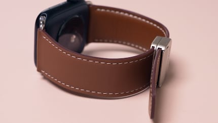 Il cinturino in pelle di Dux Ducis non convince, nemmeno a un prezzo vantaggioso.