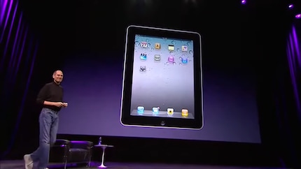 Jobs ha presentato con orgoglio anche il primo iPad.