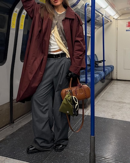 Ecco come il cardigan si apre a forma di A.