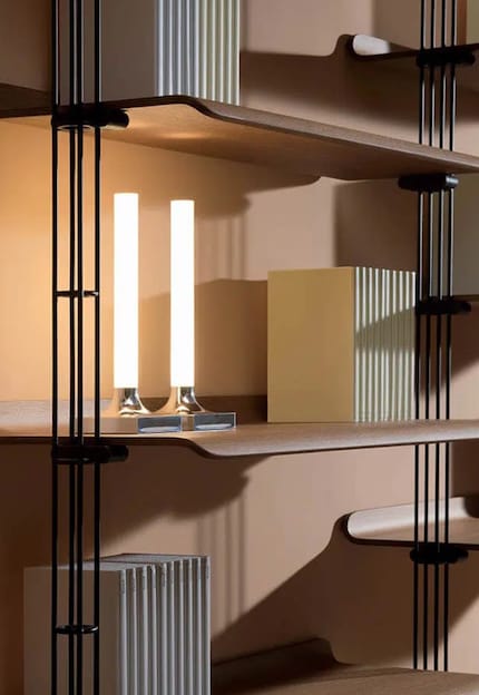 La lampada design di Starck offre una luce d'atmosfera con tre intensità luminose regolabili.