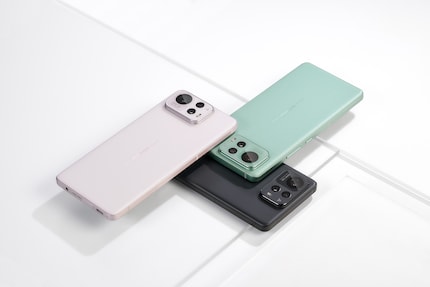 Lo Zenfone 12 Ultra è disponibile in tre colori.