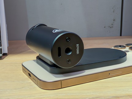 Connessione USB e filettatura per treppiede.
