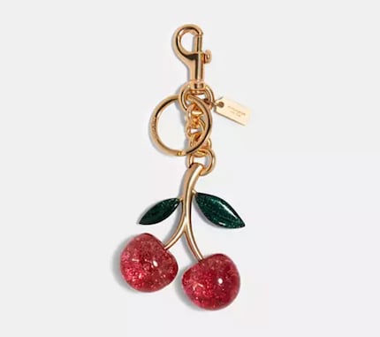 Al 4° posto dei prodotti più hot c'è il Cherry Bag Charm.