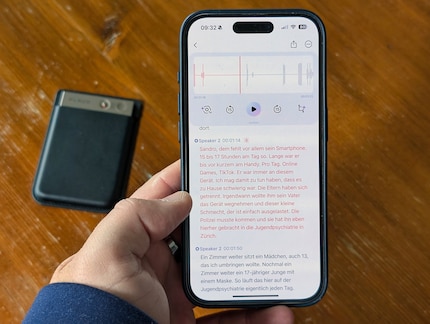 I can listen to the audio file and follow directly what the app has transcribed.