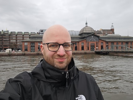 Lo Xiaomi 15 scatta bellissimi selfie, anche con la modalità bellezza disattivata.