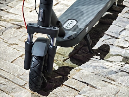 The 5 Max has double suspension on the front axle.