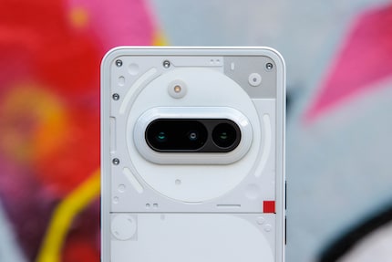Il Phone (3a) ha tre fotocamere sul retro.