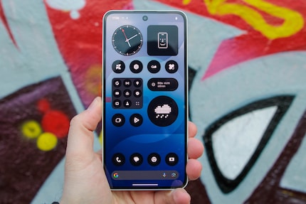 Il display del Nothing Phone (3a) è piacevolmente luminoso.