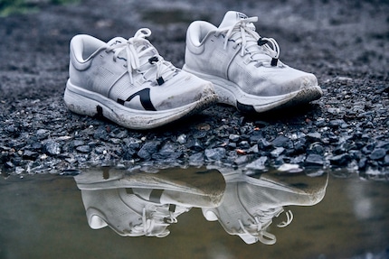 Già dopo le prime corse, le scarpe ne avevano viste di tutti i colori.