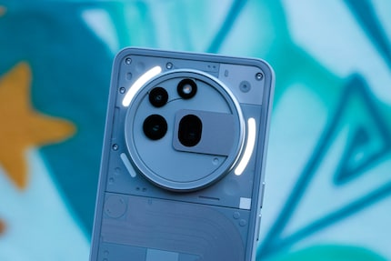 I tre LED del cosiddetto Glyph inquadrano la sezione della telecamera