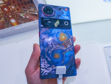 Mi piace particolarmente la versione Van Gogh grazie agli elementi argentati dell'opera d'arte.