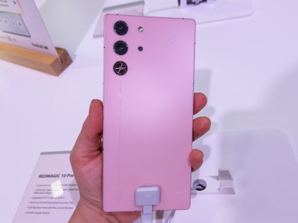 Mi piace il colore rosa scintillante così come l'abbinamento di una custodia elegante.
