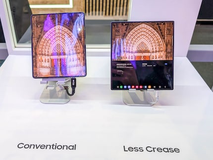 Displays don't have to be highly reflective.