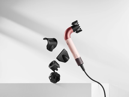 The attachments for straight and wavy hair.