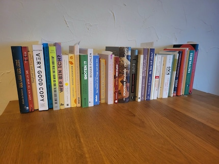 Dimmi cosa stai leggendo e ti dirò quali libri possiedi. LOL.
