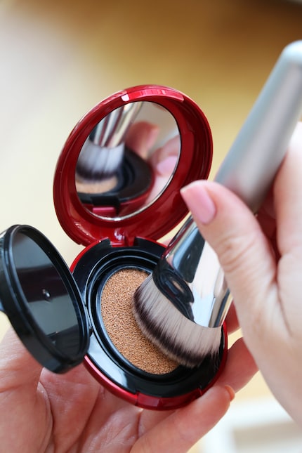 A perfect match: My Multi Foundation Brush from Rosy Rosa fits perfectly into the opening of the mini version and is my favourite alternative to the small sponge.