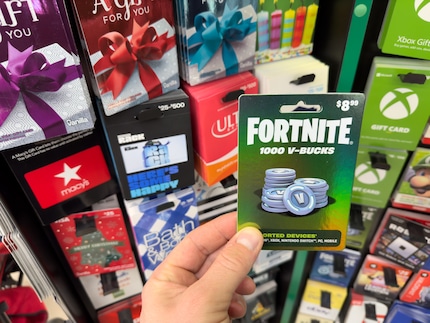 Puoi acquistare la valuta del gioco con denaro reale, nel gioco stesso o con pagamento anticipato.