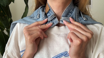 Avvolgi la vita dei pantaloni attorno al collo, se la circonferenza coincide, i pantaloni dovrebbero essere della misura giusta.