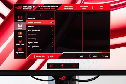 L'opzione «Uniform Brightness» è un importante vantaggio di tutti gli OLED di Asus. Se la disattivi, la luminosità massima aumenta nella maggior parte delle situazioni. È utile negli ambienti luminosi.