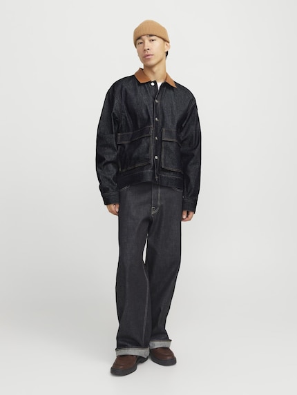 Il denim scuro è super chic.