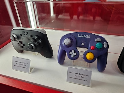 Al lancio, la libreria retrò include anche un controller per Gamecube.