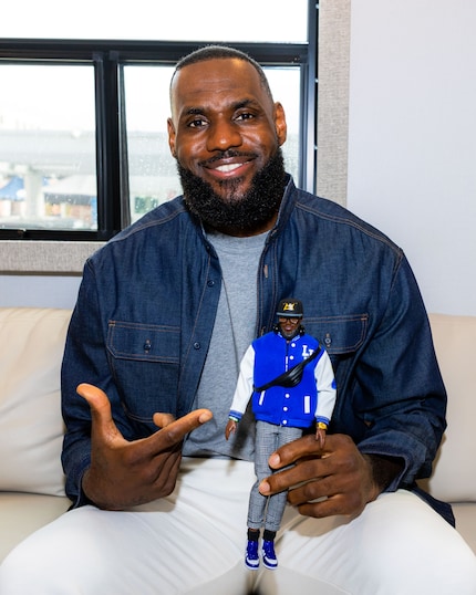 LeBron James presenta la sua bambola Barbie: la star dell'NBA è il primo «Kenbassador ufficiale del marchio».