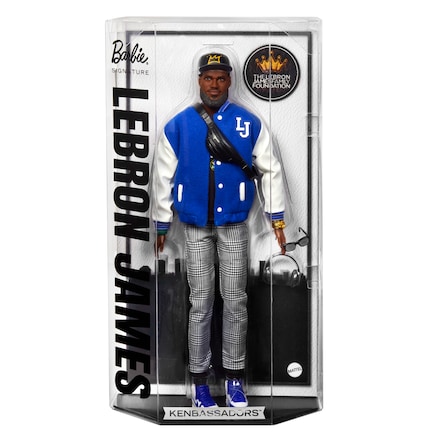 Disponibile da aprile 2025: la bambola Kenbassador LeBron James fa parte della collezione Barbie Signature.