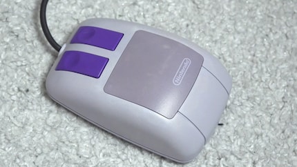Il Super NES Mouse non solo ha l’aspetto di un normale mouse per PC, ma funziona anche allo stesso modo. Che noia.