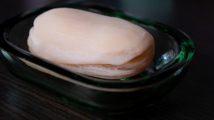 Il sapone di fiele si usa anche per lucidare il legno: la superficie si schiarisce e si opacizza.