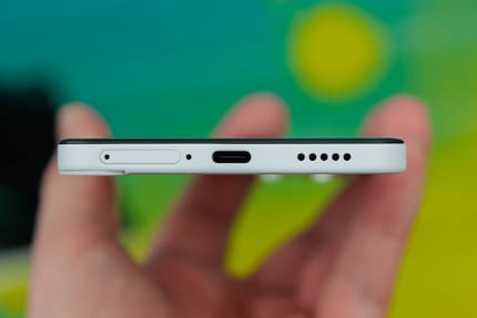 Il CMF Phone 2 Pro ricarica la batteria tramite una porta USB-C.