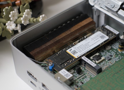 Nel piccolo case c'è posto anche per due unità SSD M.2.