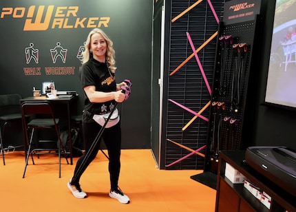 Questo rende felici i bicipiti: marciare con il Powerwalker.