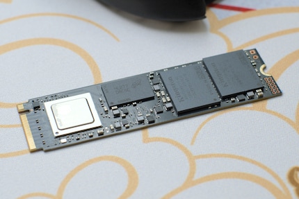 The controller on the left, the DRAM cache in the middle and the two NAND memory modules on the right.