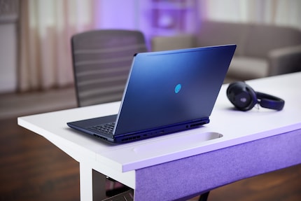 Il logo Alienware identifica l'Aurora 16 come un portatile da gioco.