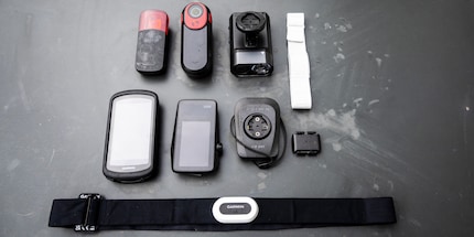 Alla faccia dell'high tech: vari gadget di diversi marchi, da Garmin a Coros.