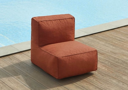 The low design without traditional legs makes the lounge chair look a bit more substantial, but also really cosy.