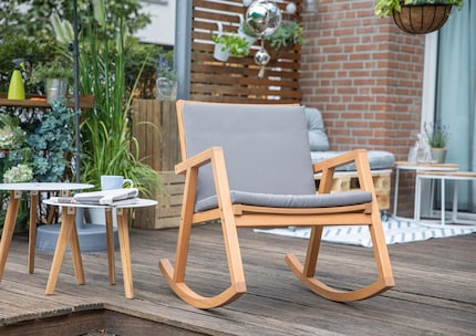 At 12 kg, the Alva rocking chair’s in the medium to low weight range for armchairs.