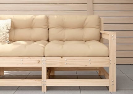 For relaxed lounging: the seat height’s 44 centimetres including cushions.