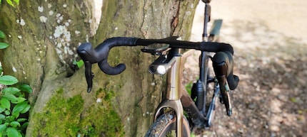 In giro con il fanale anteriore Varia Vue di Garmin sulla nuova Gran Turismo GR X di Bixs.