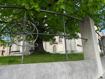 La porta della chiesa in tutto il suo splendore.