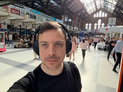 Liverpool Street, la seconda stazione ferroviaria più grande di Londra: ottima cancellazione del rumore delle XM6.