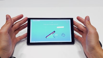 In questo minigioco, devo cercare di sistemare una console Switch 2 con il supporto nella giusta angolazione.