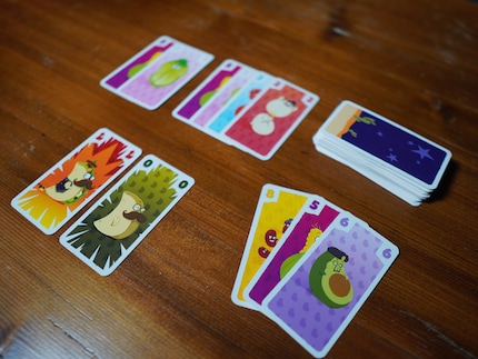 I have to reach 11 by discarding, the special cards at the bottom left help with this.