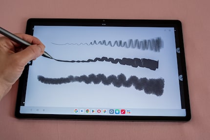 Grazie al riconoscimento della pressione, posso disegnare e scrivere molto bene con la Lenovo Tab Pen Plus.