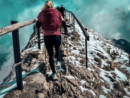 Sui terreni rocciosi e umidi, la scarpa deve dimostrare cosa sa fare.