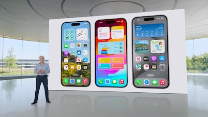 Craig Federighi, capo del software, durante la presentazione di iOS 18. L'interfaccia della versione 26 dovrebbe essere molto diversa.