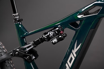 The carbon fibres of the frame are designed to reinforce particularly stressed areas.